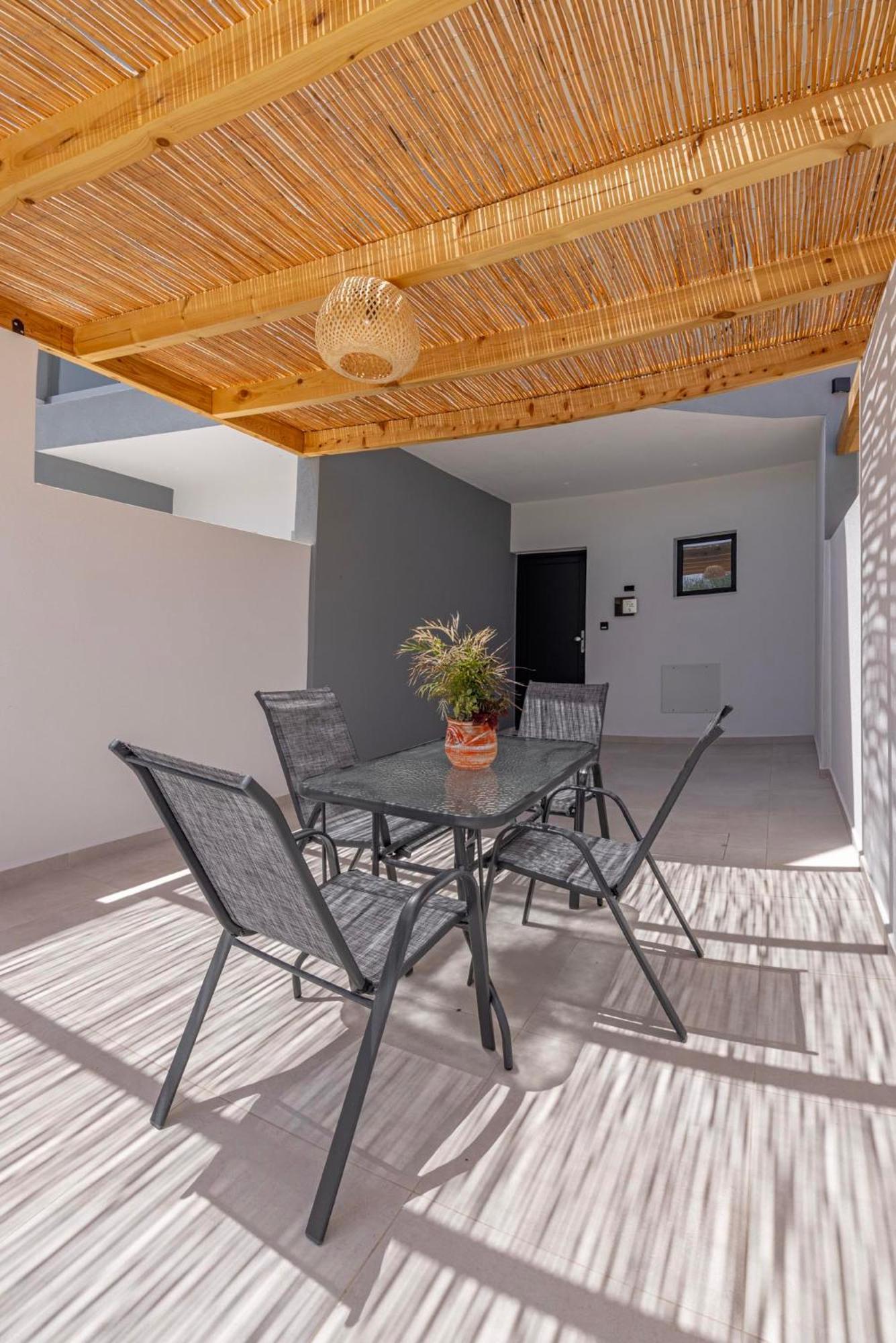 Tota Suites Afantou Bagian luar foto